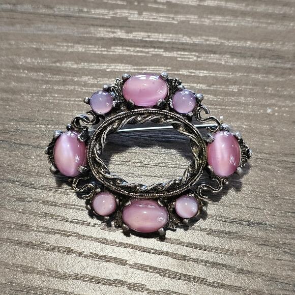 Vintage Miracle Pink Moonglow Prong Set in Silver Oval Brooch - Picture 1 of 6